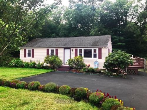 54 Carver Rd, Plymouth, MA 02360