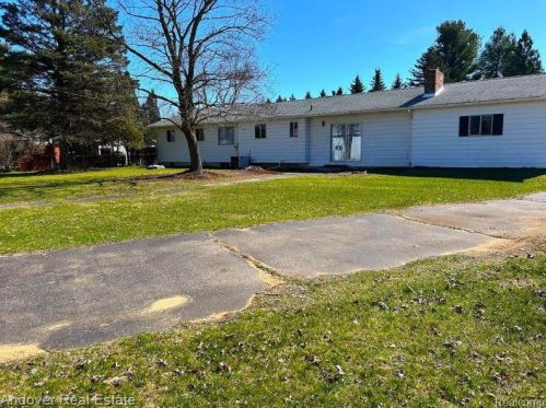 1373 Haines Rd, Lake Nepessing, MI 48446