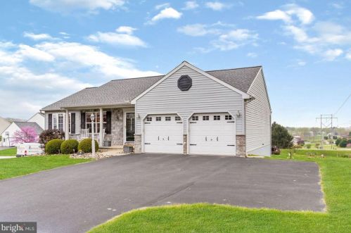 340 Lartry Dr, Red Lion, PA 17356