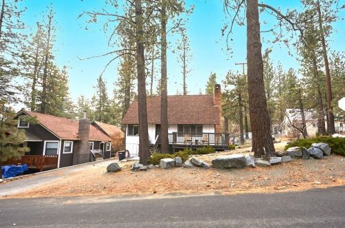 1749 Linnet Rd, Wrightwood, CA