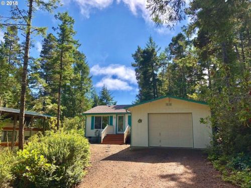 90 Outer Dr, Florence, OR 97439